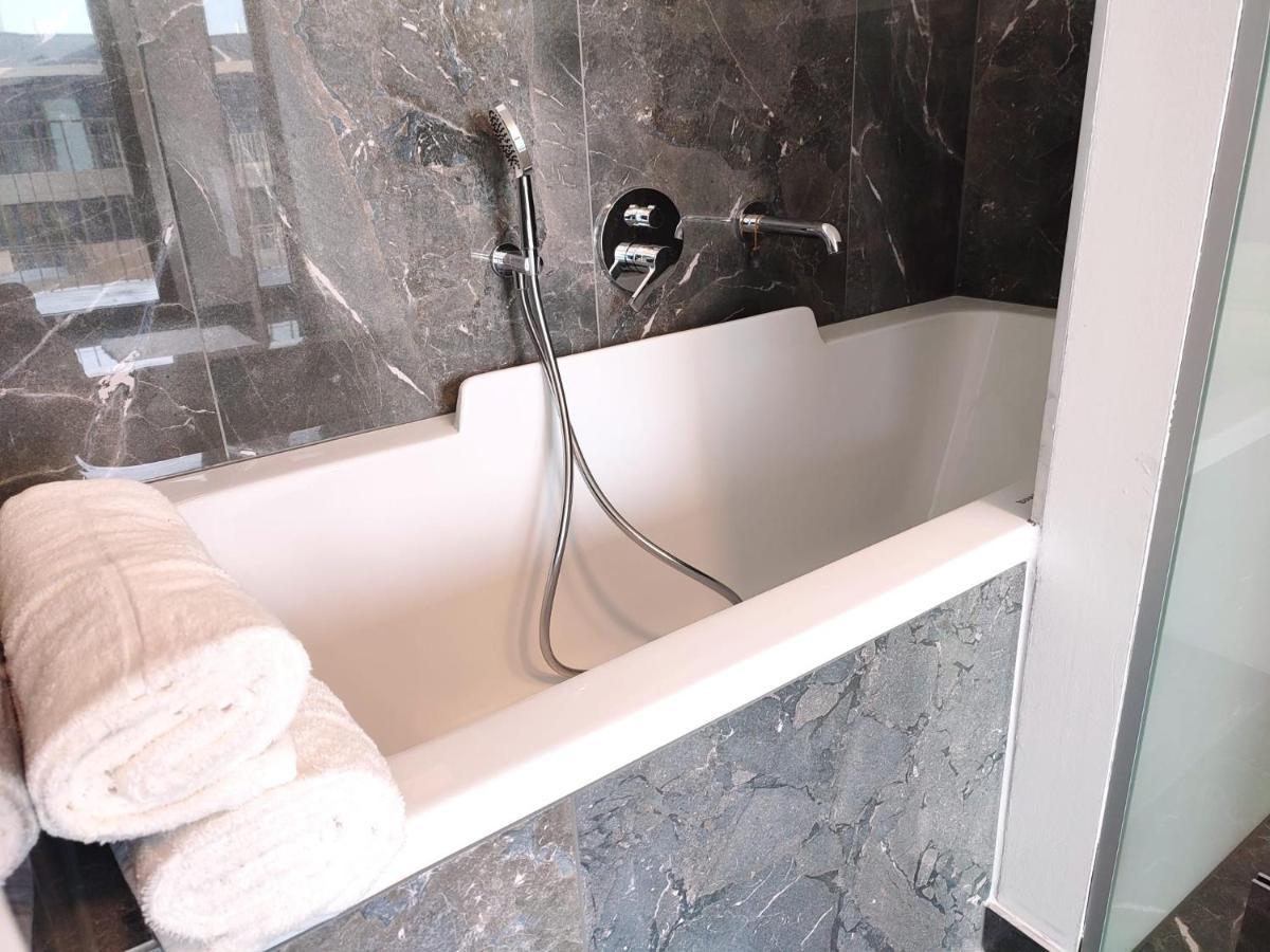 Panorama Apartment Vienna - Free Parking, Sauna & Fitness Esterno foto